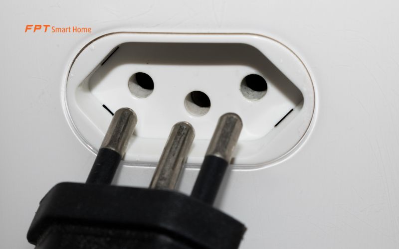 Các loại ổ cắm điện và phích cắm điện phổ biến trên thế giới - FPT Smart home cac-loai-o-cam-dien-4