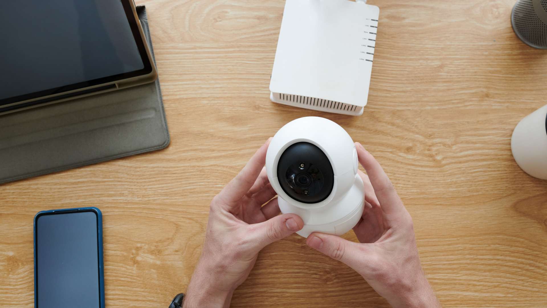 Camera đếm lượt khách là gì? Giúp ích gì cho doanh nghiệp? - FPT Smart home Các loại camera đếm lượt khách phổ biến hiện nay