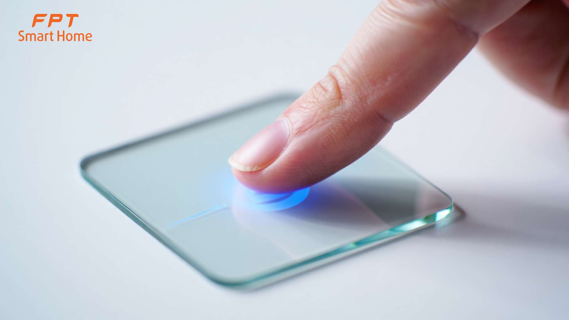 Công tắc cảm ứng thông minh điều khiển từ xa Tính thẩm mỹ cao, phù hợp nhiều không gian