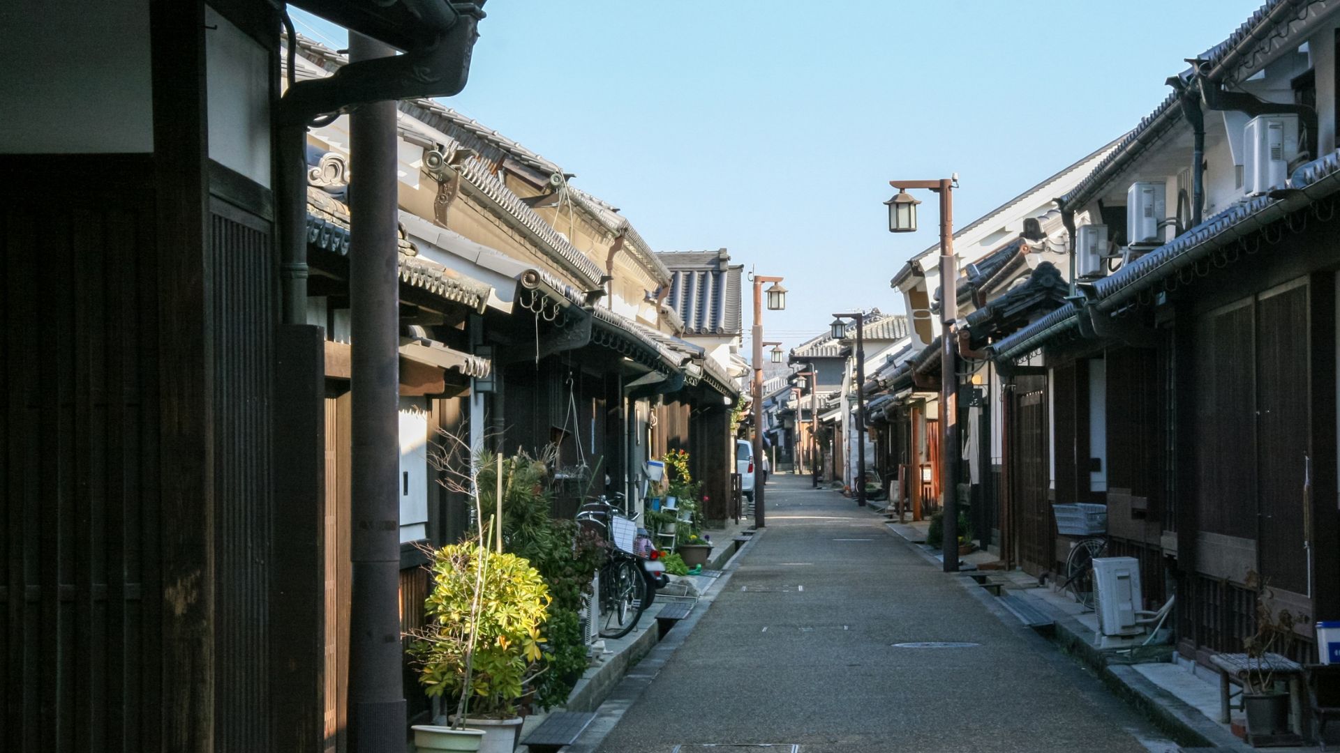 Lắp camera giám sát trong nhà giúp gia đình có thêm một lớp bảo vệ, ghi nhận mọi chuyển động bất thường và cung cấp dữ liệu cần thiết khi cần đối chiếu hoặc xử lý sự việc