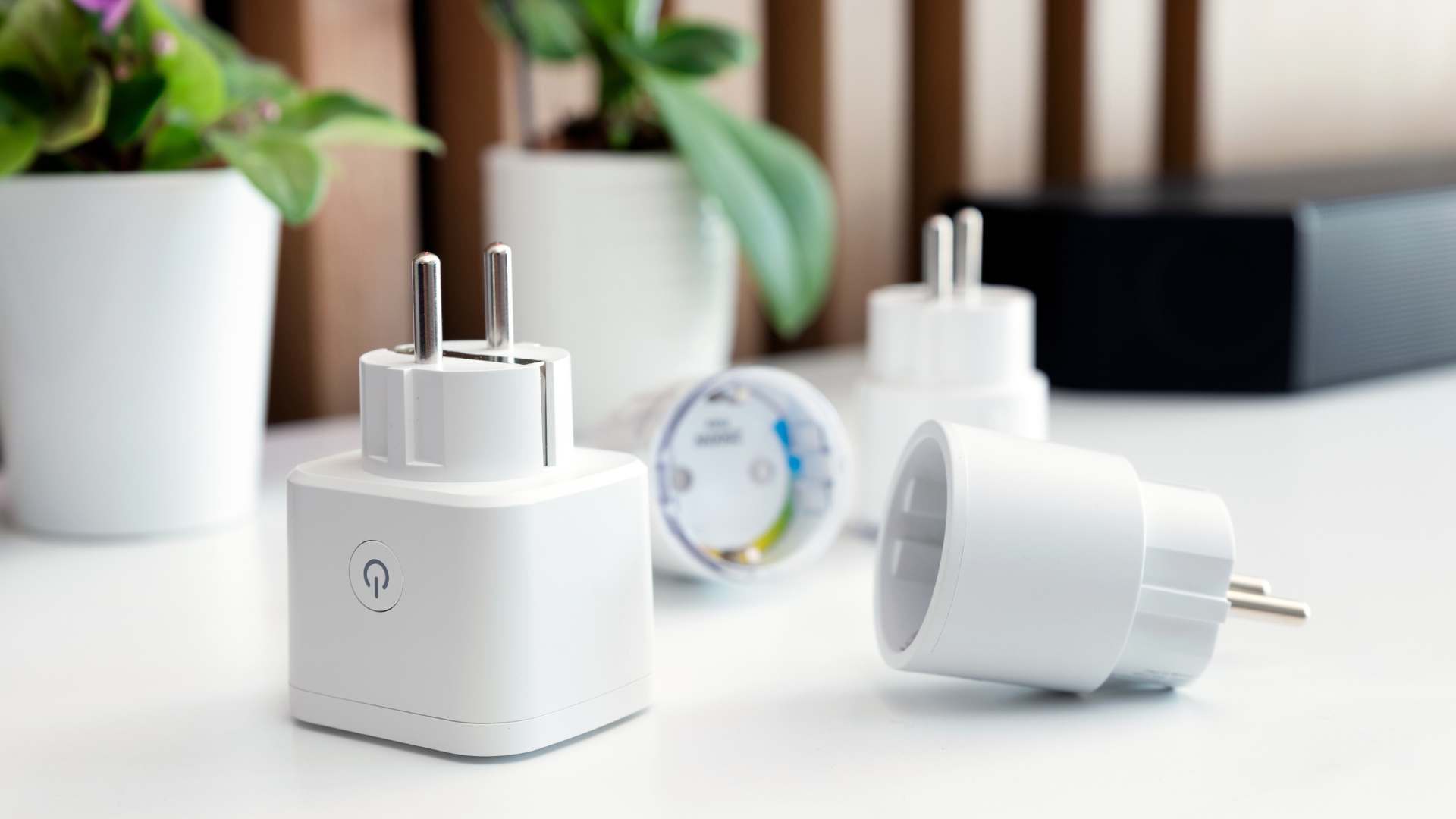 Ổ cắm thông minh Wi-Fi là gì, dùng để làm gì? - FPT Smart home Lựa chọn ổ cắm thông minh Wi-Fi phù hợp