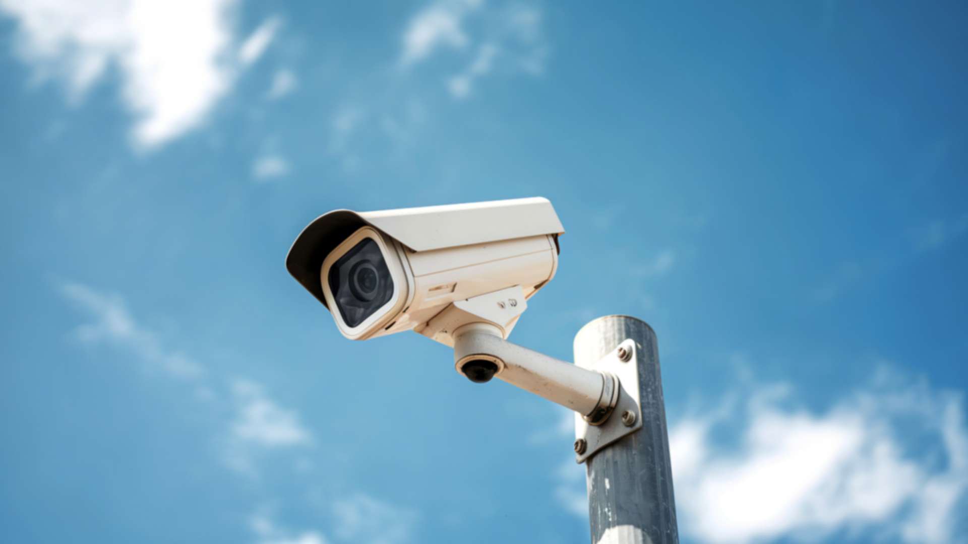 Một số camera an ninh cung cấp tính năng bộ lọc thông báo, cho phép bạn lọc các thông báo dựa trên loại sự kiện, thời gian, hoặc khu vực