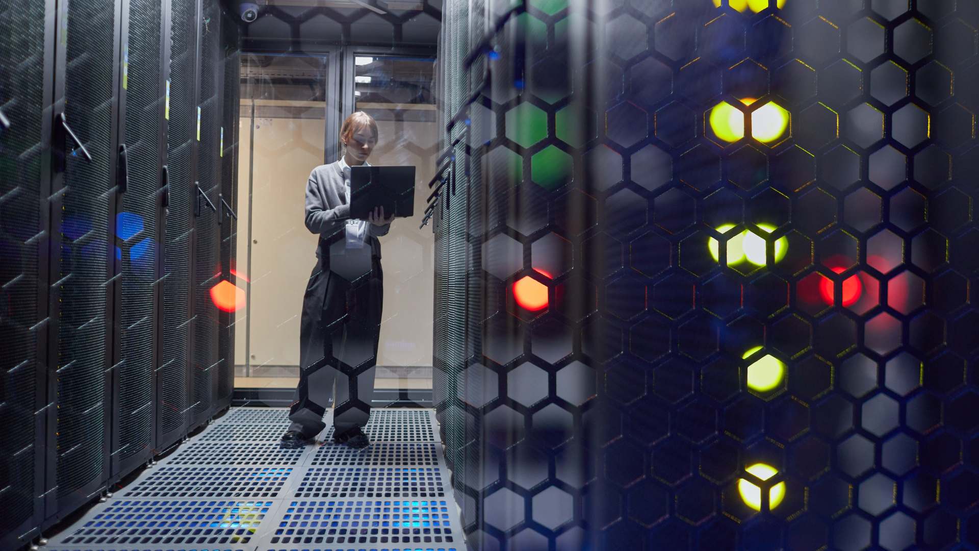 Camera AI phát hiện xâm nhập vùng là gì? - FPT Smart home Camera AI phát hiện xâm nhập vùng Ứng dụng thực tế giám sát khu vực nguy hiểm cấm người