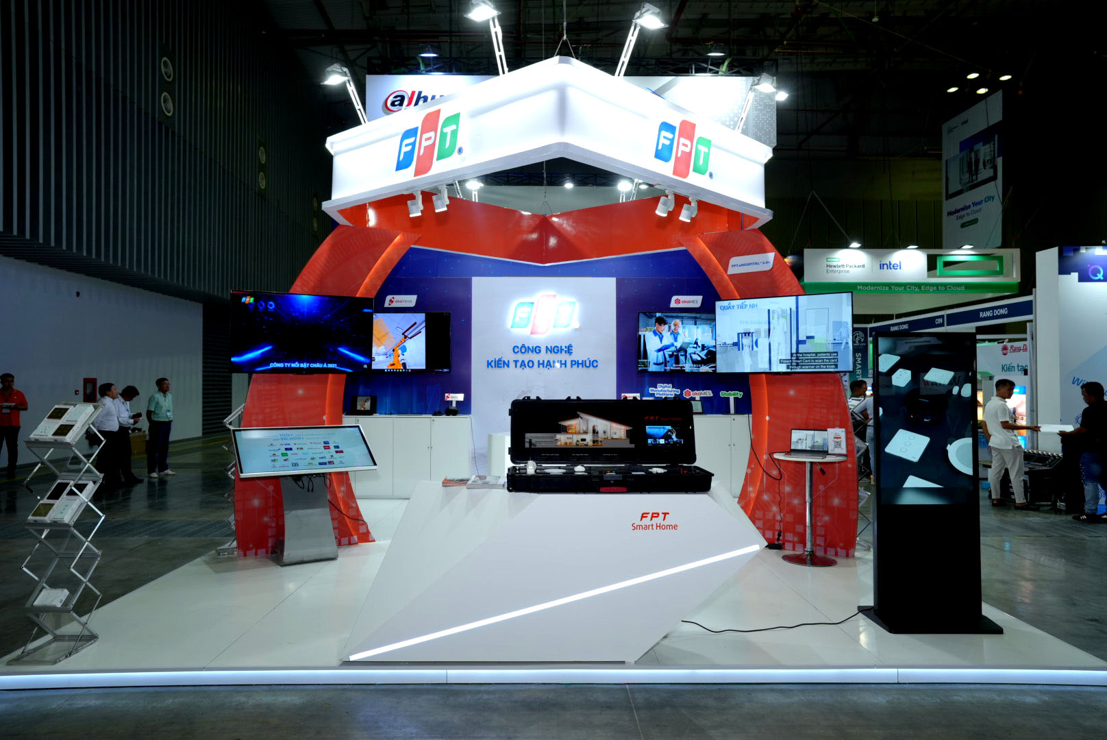 fpt-smart-home-thu-hut-cac-chuyen-gia-cong-nghe-tai-smart-city-asia-2023