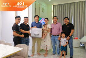 hang-chuc-ngan-gia-dinh-hao-hung-voi-qua-tang-cua-fpt-smart-home