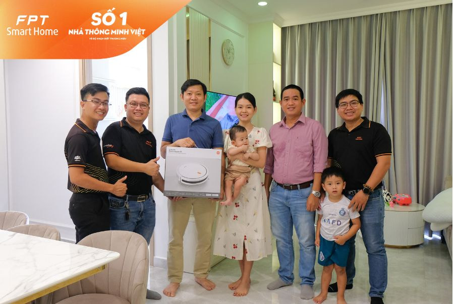 hang-chuc-ngan-gia-dinh-hao-hung-voi-qua-tang-cua-fpt-smart-home