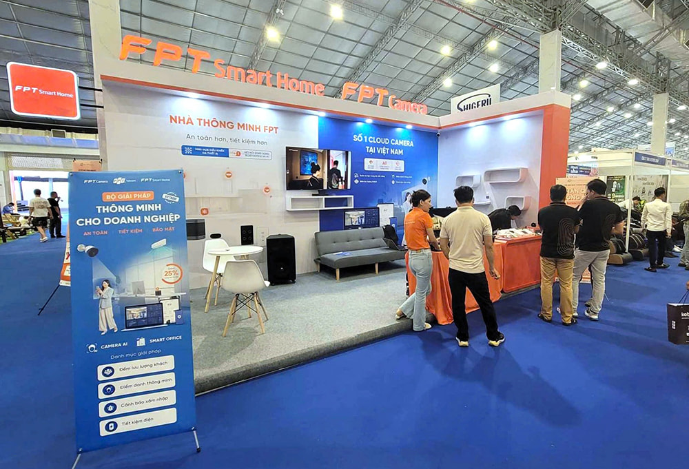 fpt-smart-home-gay-an-tuong-voi-khach-tham-quan-vietbuild-2024-tai-tphcm