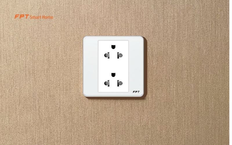 ổ cắm mặt kính âm tường nhân nổi fptsmarthome