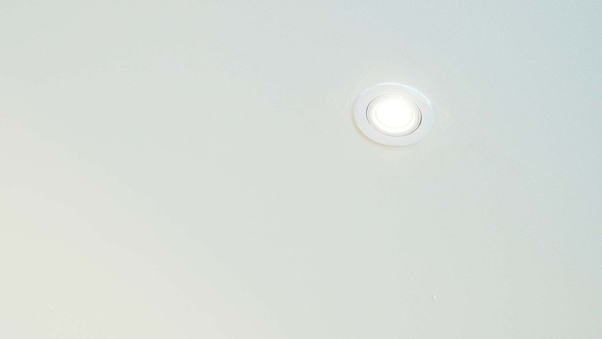 Hướng Dẫn Từng Bước Lựa Chọn và Sử Dụng Đèn LED Downlight Thông Minh Chống Trộm